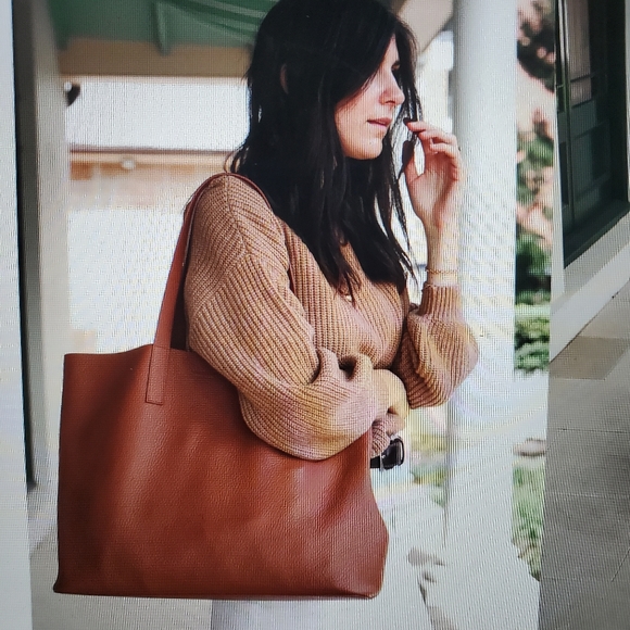 Everlane Soft Day Tote Handbag in Cognac - Picture 5 of 7
